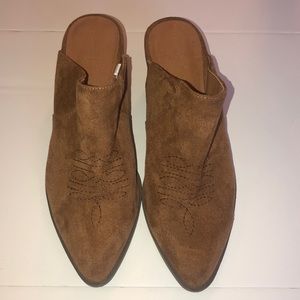 Universal Thread Heeled Mule